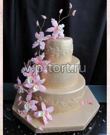 Золотой свадебный торт 