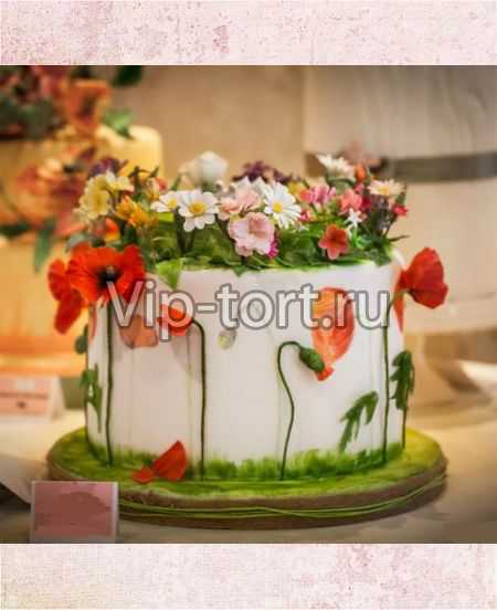 Торт на 8 марта "Маки и полевые цветы"