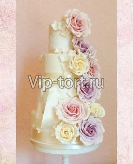 Свадебный торт "Пышные розы с оттенком"