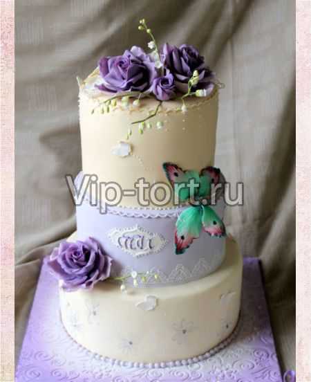 Свадебный торт "Бабочка на фиолетовых розах"