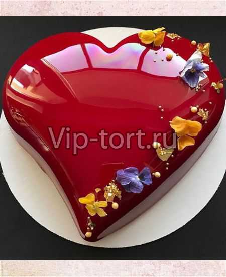 Торт с глянцевым покрытием "Красное сердце"