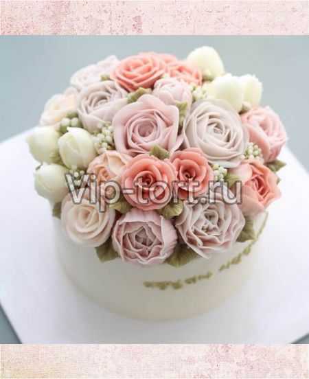 Торт с цветами из крема "Персиковая нежность"
