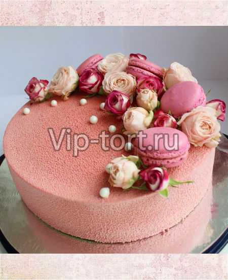 Торт с велюровым покрытием "Макаруны с розами"