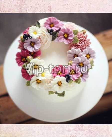 Торт с цветами из крема "Полянка из цветочков"