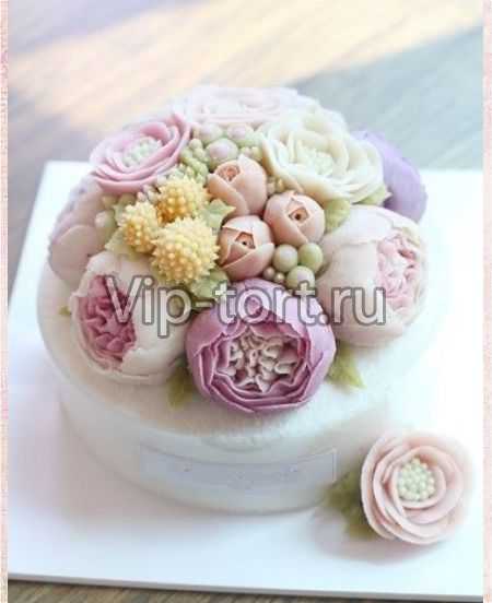 Торт с цветами из крема "Пышные пионы"