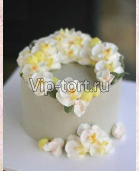 Торт с цветами из крема "Маленькие цветочки"