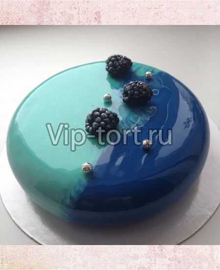 Торт с покрытием гляссаж "Синий глянец с ежевикой"