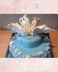 Свадебный торт "Два влюбленных лебедя"