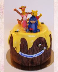 Детский торт "Винни Пух с друзьями на бочонке с медом"