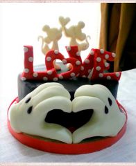 Торт на 14 февраля "Люблю Микки"