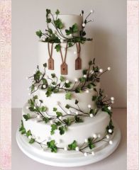 Свадебный торт "Веточка плюща с ягодками"