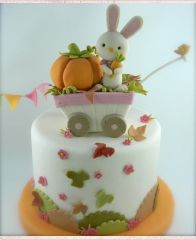 Праздничный торт "Кролик в тележке"