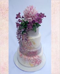 Свадебный торт "Россыпь фиолетовых цветов"