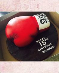 Торт "Красная боксерская перчатка"