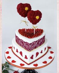 Торт на день Святого Валентина "Цветы в виде сердца"