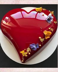 Торт с глянцевым покрытием "Красное сердце"