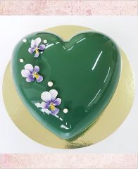 Торт с покрытием гляссаж "Нежно-зеленое сердечко"