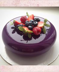 Торт с зеркальным покрытием "Фиолетовый глянец и ягодки"