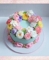 Торт с цветами из крема "Летние нежные цветы"