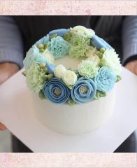 Торт с цветами из крема "Голубая нежность"