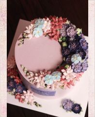 Торт с цветами из крема "Миленькие цветочки"
