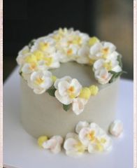 Торт с цветами из крема "Маленькие цветочки"