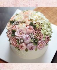 Торт с цветами из крема "Шикарный букет"