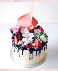 Торт "Аппетитные цветы и ягоды"
