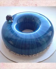 Торт с зеркальной глазурью "Голубой глянцевый бублик"