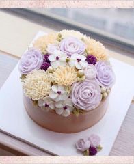 Торт с цветами из крема "Нежные розы и астры"